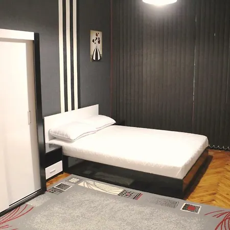 Apartment Top Center 3-bedroom *