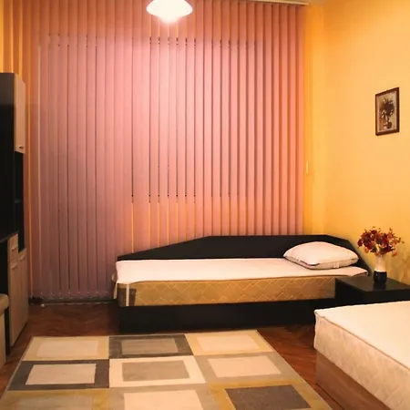 Top Center 3-bedroom *