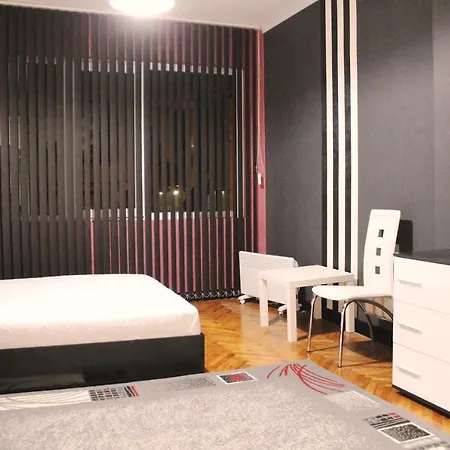 Top Center 3-bedroom Apartment