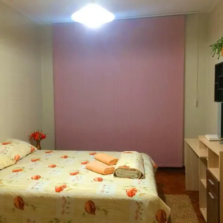 Top Center 3-bedroom וארנה