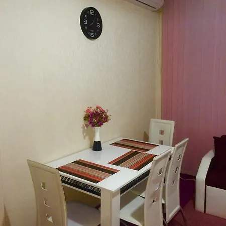 Top Center 3-bedroom וארנה